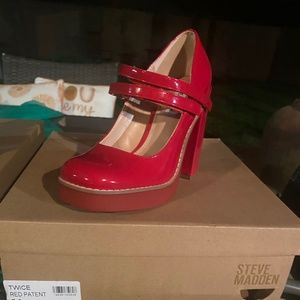 Brand New Steve Madden Red Patented Leather Twice Size 7